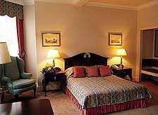 A luxurious room in the St James Crowne Plaza