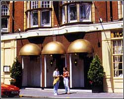 The entrance to the Moathouse Sloane Square