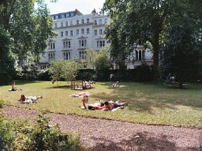 London House Hotel looks out onto Kensington Gardens Square